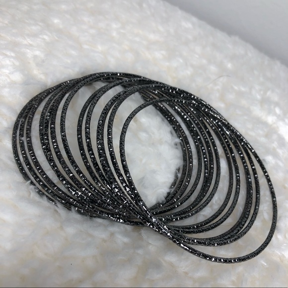 Bracelets. All different. Total of 17 - Picture 5 of 6